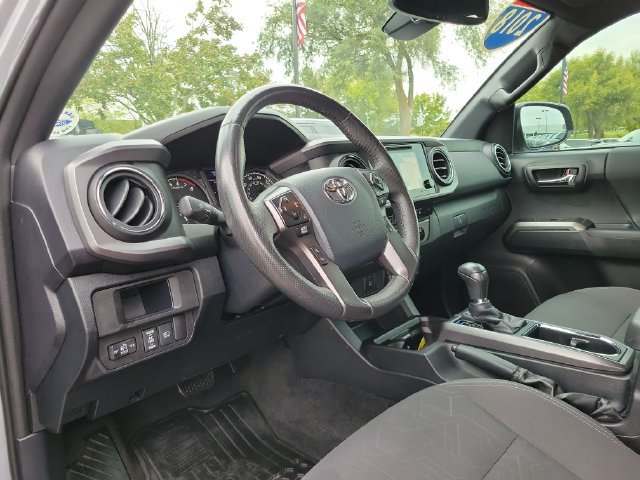 Used 2018 Toyota Tacoma TRD Sport AWD/4WD image 10