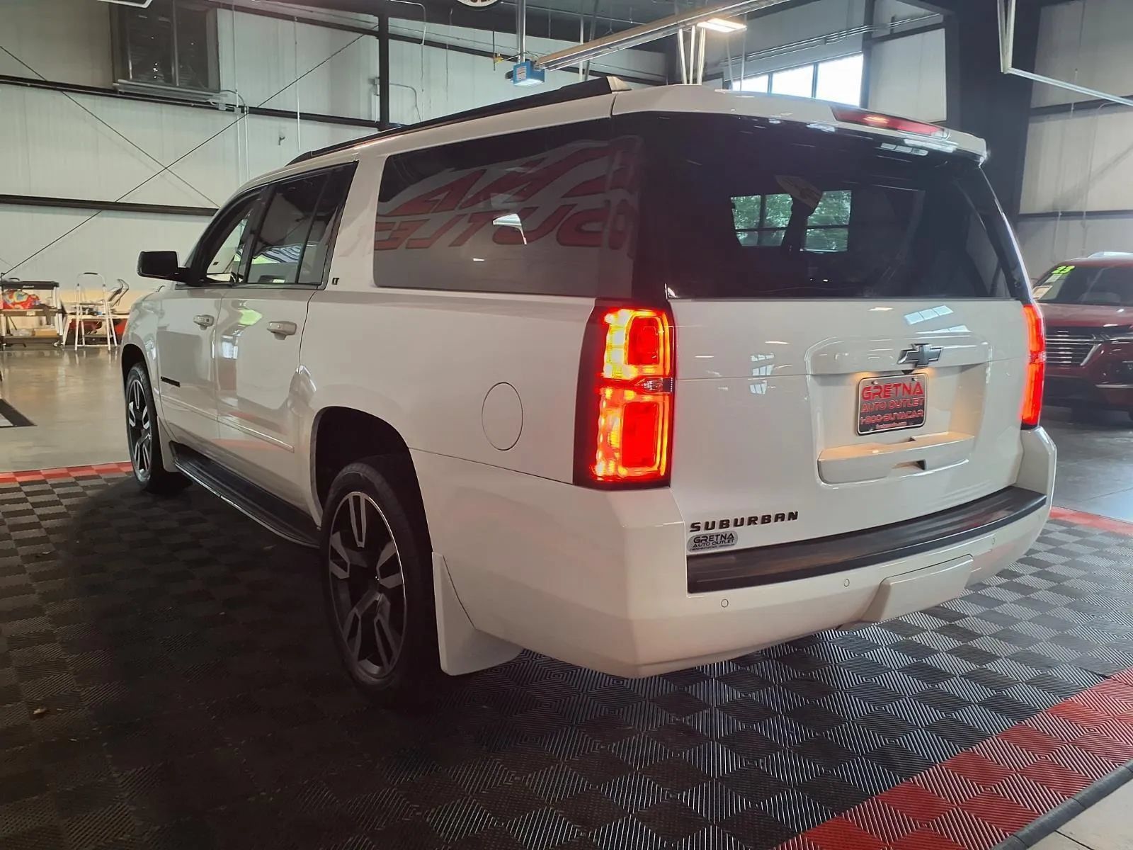 Used 2018 Chevrolet Suburban LT AWD/4WD image 5