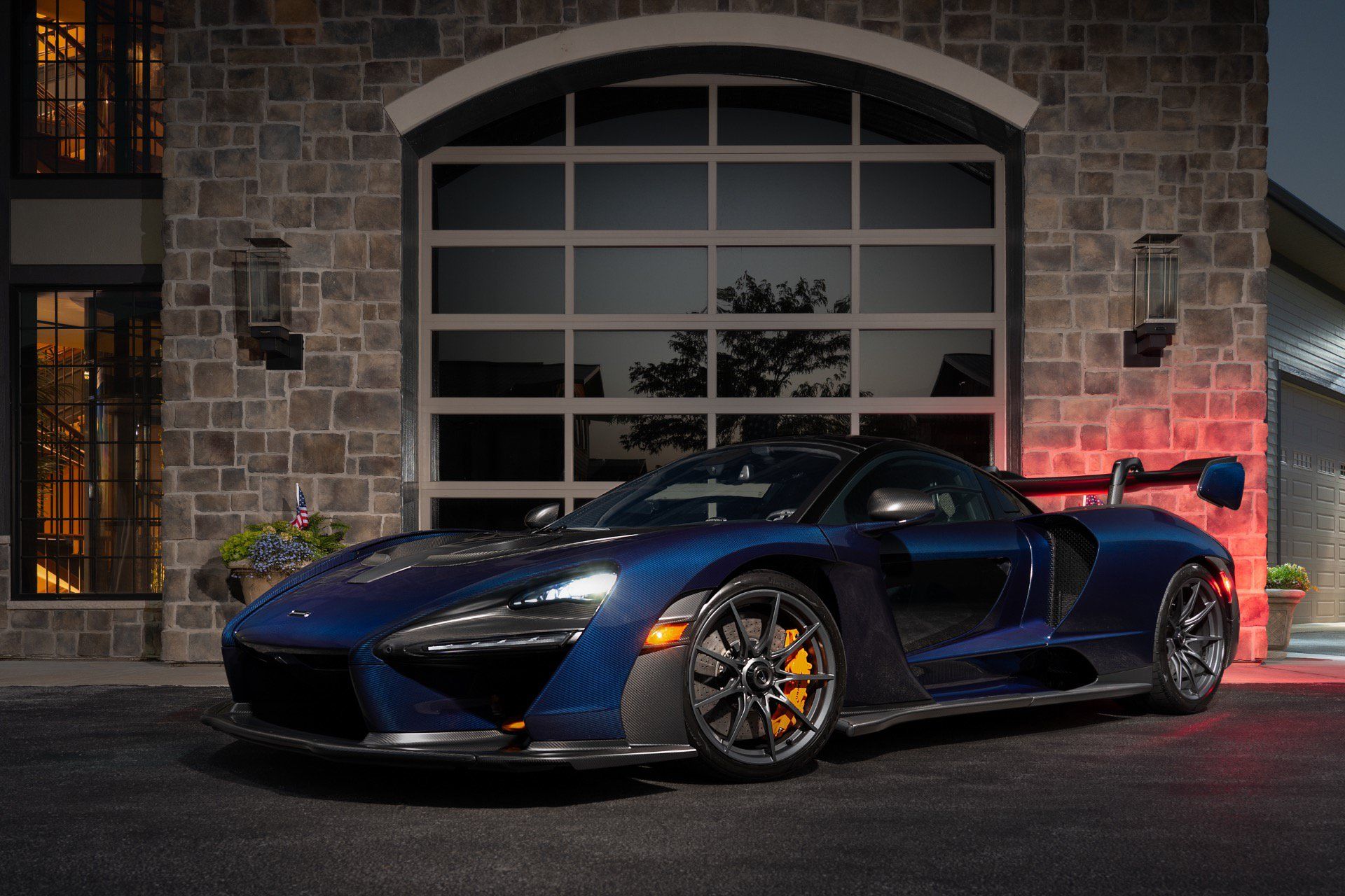 Used 2019 McLaren Senna RWD image 2