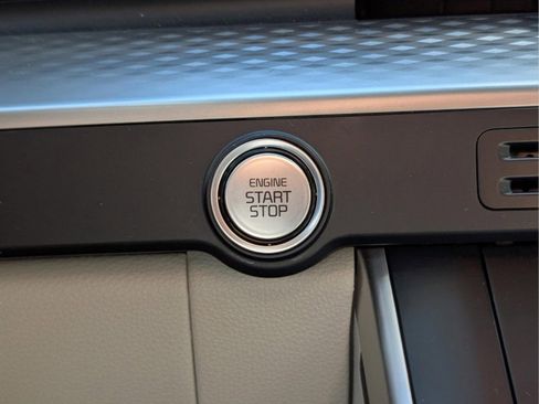 Certified 2024 Kia Carnival LX image 41