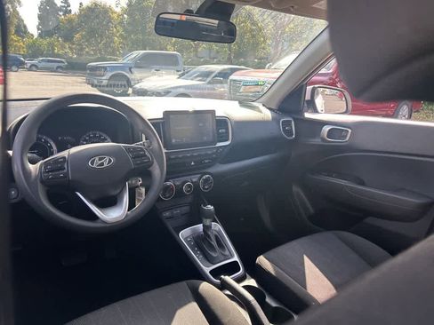 Used 2022 Hyundai Venue SE FWD image 7