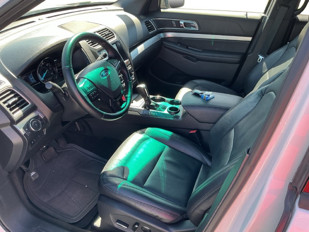 Used 2017 Ford Explorer XLT w/ Equipment Group 202A FWD image 14