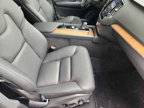 Used 2025 Volvo XC90 T8 Plus w/ Protection Package Premier image 17