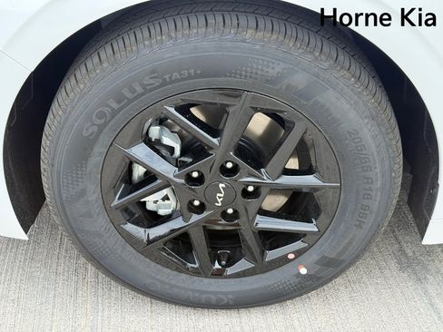 New 2025 Kia K5 LXS image 8