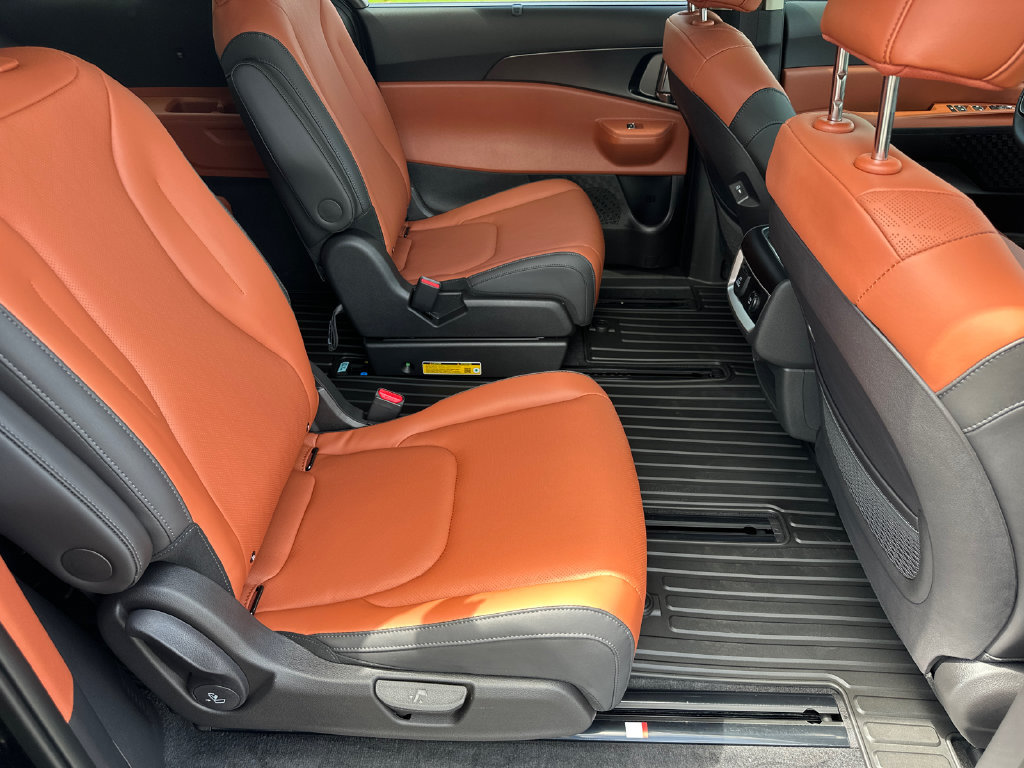 New 2027 Kia Carnival SX w/ Dark Edition Package FWD image 15
