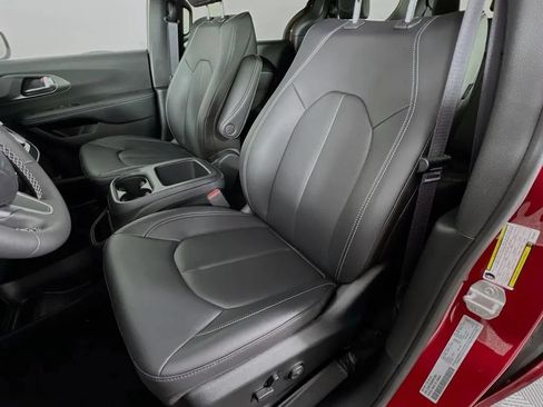 New 2025 Chrysler Pacifica Select FWD image 21