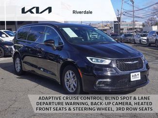 Used 2023 Chrysler Pacifica Touring-L video 1