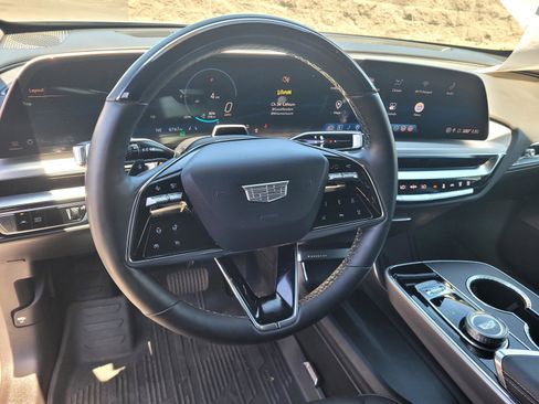 Certified 2025 Cadillac Lyriq Luxury w/ LPO, Floor Liner Package AWD/4WD image 9