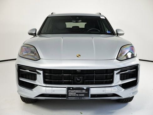 Certified 2025 Porsche Cayenne image 10