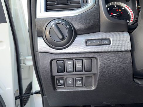 Used 2018 Nissan Titan PRO-4X w/ Pro-4x Convenience Package image 33