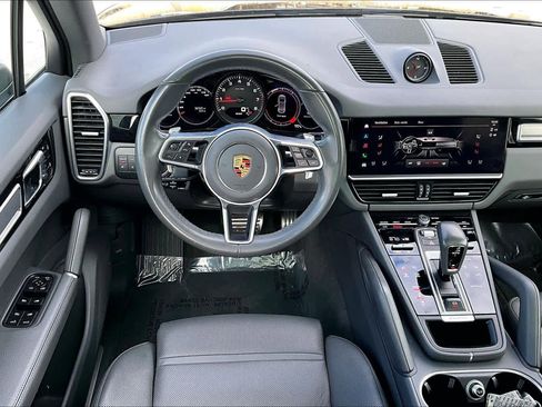 Used 2022 Porsche Cayenne S image 6
