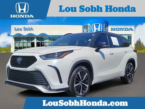 Used 2021 Toyota Highlander XSE AWD/4WD image 1