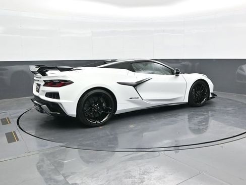 New 2026 Chevrolet Corvette Z06 w/ Z07 Performance Package RWD image 7