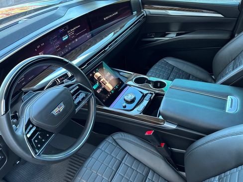 Used 2025 Cadillac Escalade Sport Platinum w/ LPO, Floor Liner Package AWD/4WD image 10