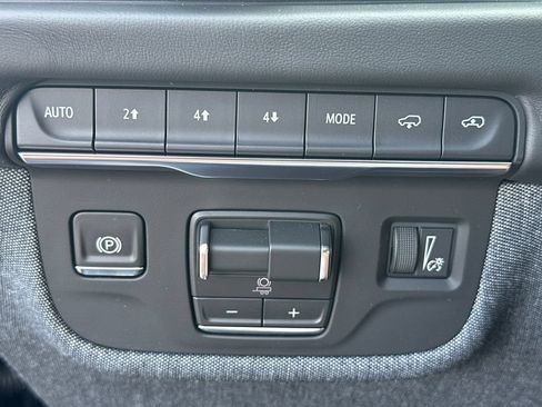 Certified 2026 Cadillac Escalade Platinum Sport w/ LPO, ONYX Package AWD/4WD image 36