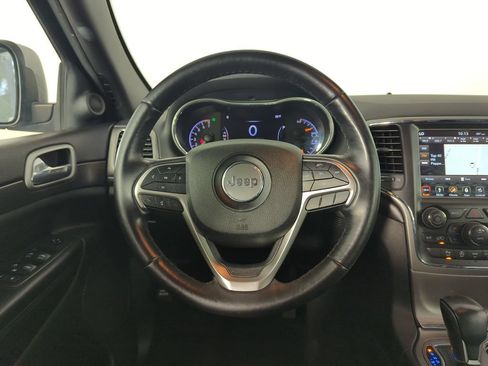 Used 2018 Jeep Grand Cherokee Altitude RWD image 16