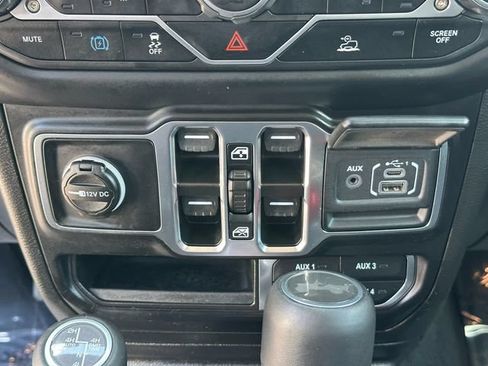 Used 2023 Jeep Wrangler Unlimited Sahara w/ Cold Weather Group AWD/4WD image 19