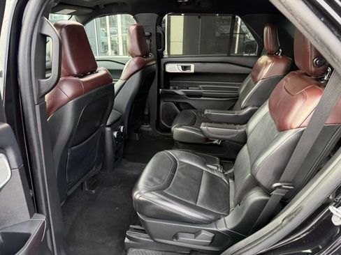 Used 2020 Ford Explorer Platinum w/ Premium Technology Package image 14