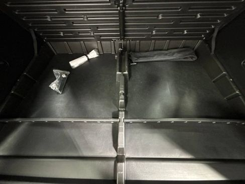 Used 2018 GMC Yukon XL SLT AWD/4WD image 56