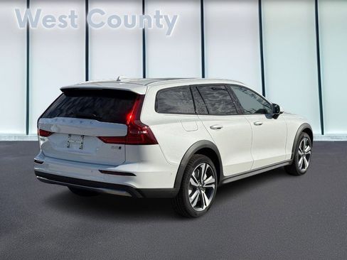 New 2026 Volvo V60 B5 Cross Country Plus w/ Climate Package image 3