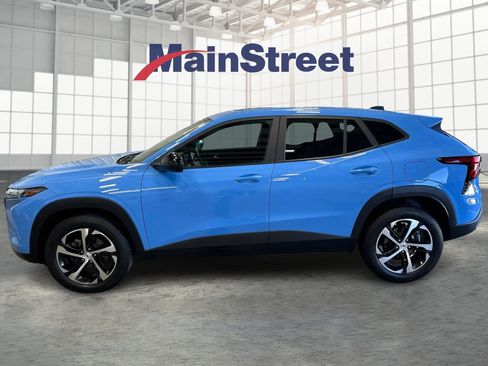 Used 2024 Chevrolet Trax RS w/ Sunroof Package image 2