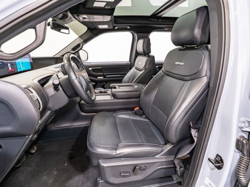 Used 2025 Ford Expedition Max Platinum w/ Stealth Appearance Package AWD/4WD image 16