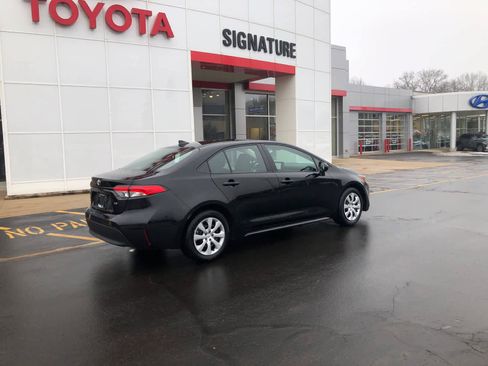 Certified 2024 Toyota Corolla LE image 2