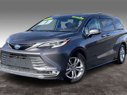 Used 2023 Toyota Sienna Platinum
