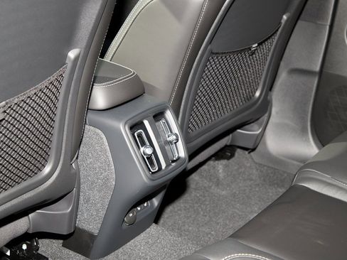 New 2025 Volvo XC40 B5 Plus w/ Climate Package image 20