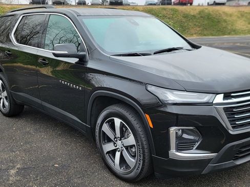 Used 2023 Chevrolet Traverse LT w/ LT Premium Package image 2