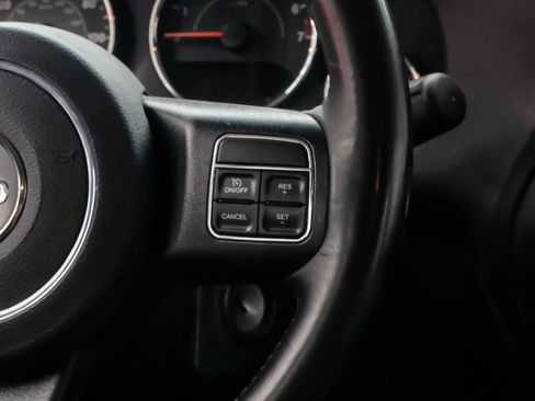 Used 2017 Jeep Wrangler Unlimited Rubicon w/ Connectivity Group AWD/4WD image 18