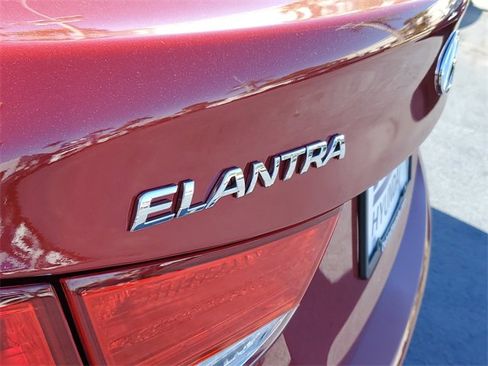 Used 2013 Hyundai Elantra GLS w/ Preferred Pkg image 7