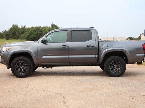 Used 2021 Toyota Tacoma SR5 AWD/4WD image 6