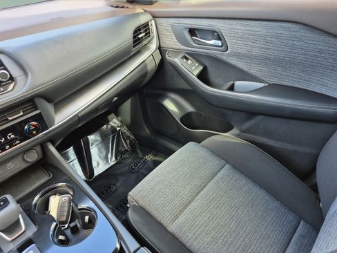 Certified 2023 Nissan Rogue SV FWD image 15