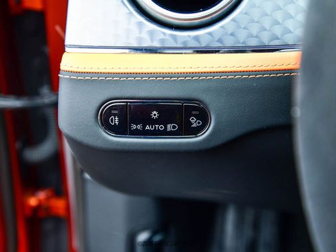 Used 2024 Bentley Flying Spur W12 image 36