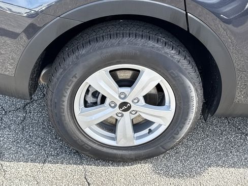 Certified 2025 Kia Sorento LX image 17