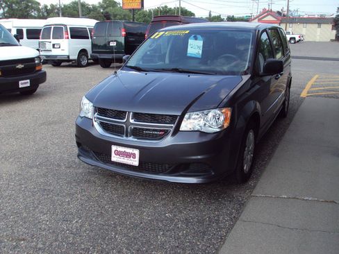 Used 2017 Dodge Grand Caravan SE w/ Power Window Group FWD image 4