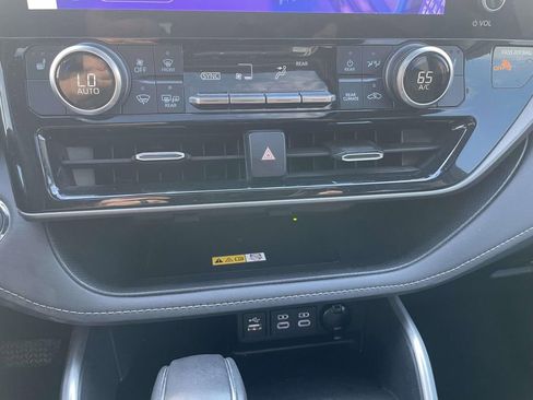 Used 2023 Toyota Highlander XLE image 42