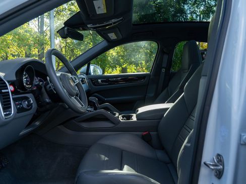 Certified 2023 Porsche Cayenne Coupe image 24