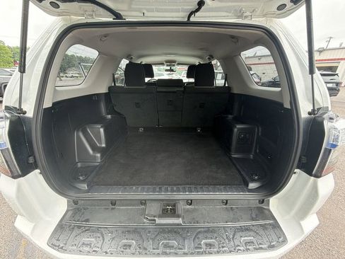 Used 2019 Toyota 4Runner SR5 AWD/4WD image 23