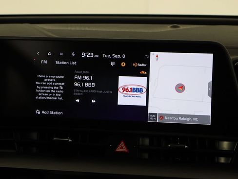 Used 2025 Kia Sportage EX FWD image 28