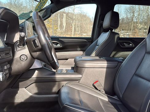 Used 2022 GMC Yukon SLT w/ SLT Premium Package image 13