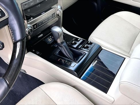 Used 2020 Lexus GX 460 Luxury w/ Accessory Package AWD/4WD image 17