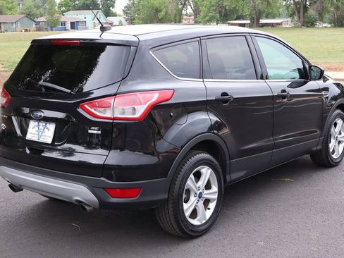 Used 2016 Ford Escape SE w/ SE Cold Weather Package image 5