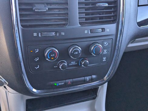 Used 2019 Dodge Grand Caravan SXT image 22