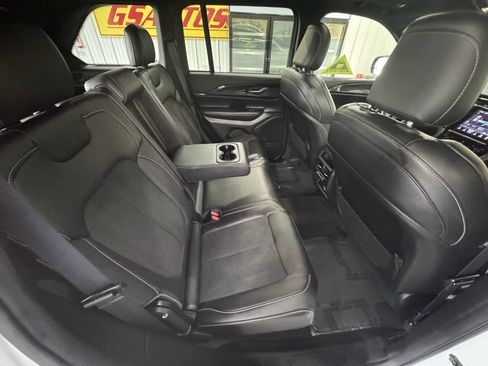 Used 2023 Jeep Grand Cherokee Altitude RWD image 41