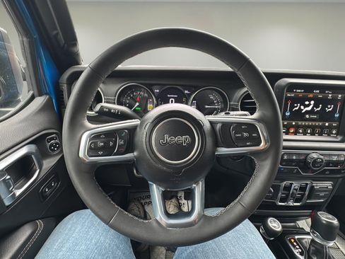 Used 2023 Jeep Wrangler Unlimited Sahara w/ Cold Weather Group AWD/4WD image 12