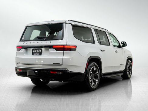 Used 2023 Jeep Wagoneer Series III w/ Preferred Equipment Group AWD/4WD image 6
