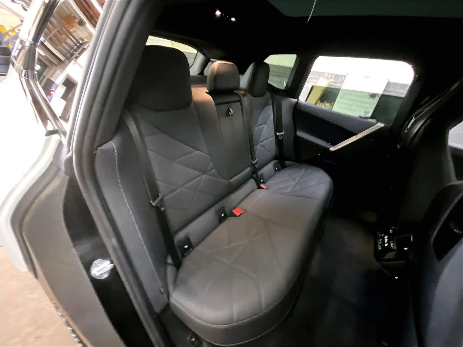 Used 2024 BMW iX xDrive50 w/ Sport Package AWD/4WD image 29