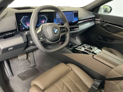 Certified 2025 BMW 530i w/ Premium Package RWD image 24
